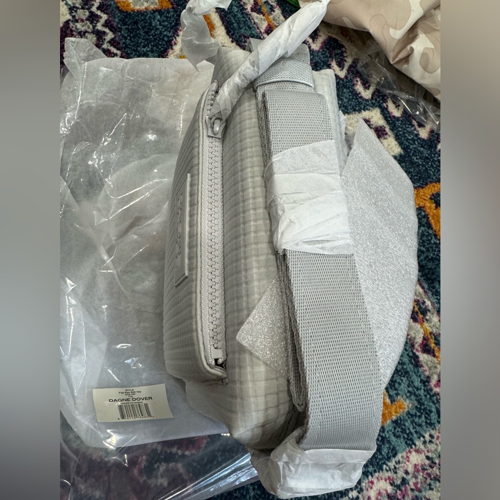 SOLD🤍Dagne Dover Micah Crossbody in Waffle Fog NWT - Picture 2 of 7